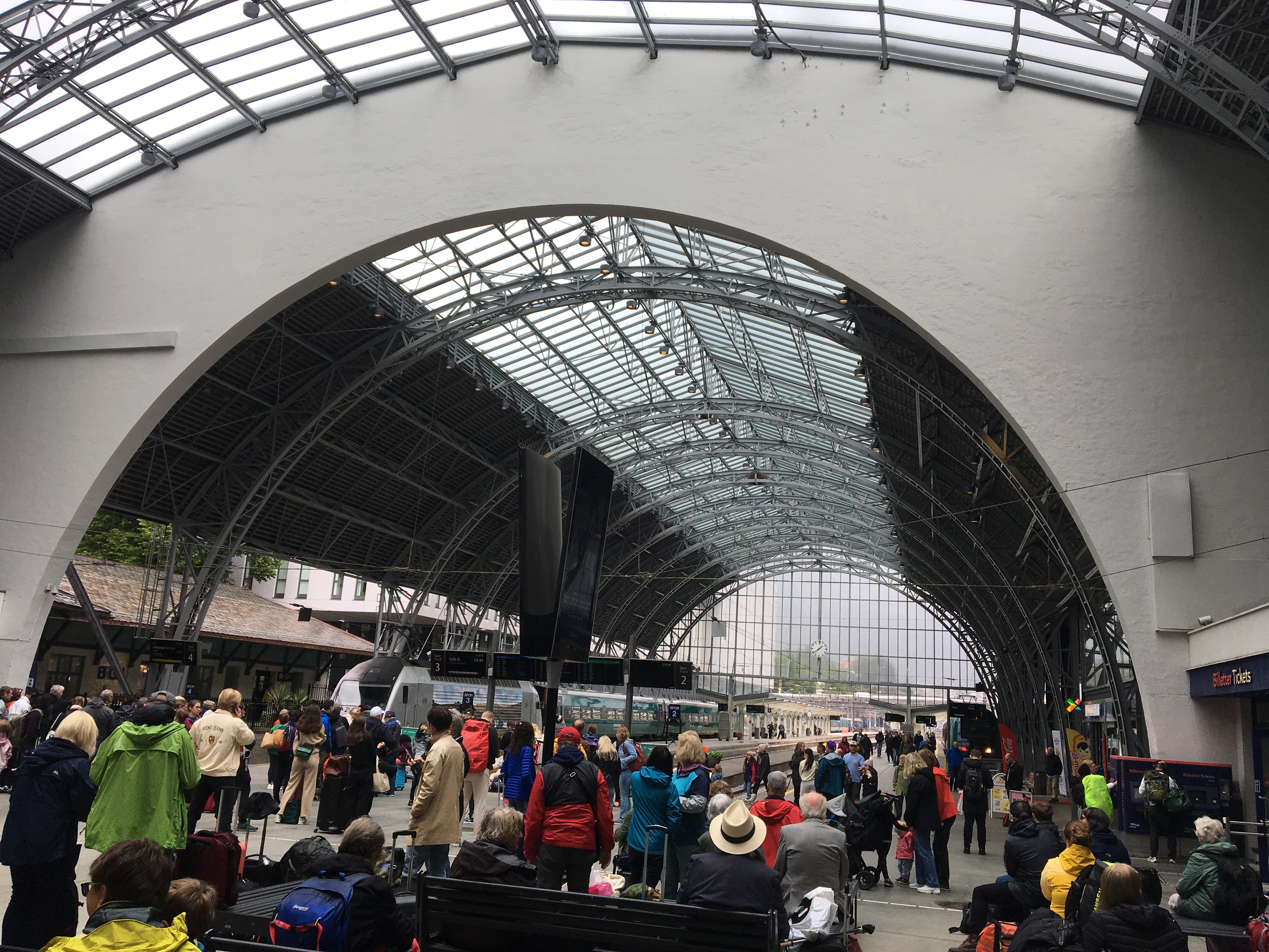 0587F3CF-510A-4AC3-BAFC-662C8E74E543